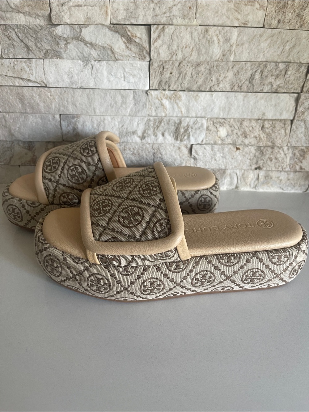 NIB $328 Tory Burch T-Monogram Bubble Slide in Hazel Jacquard Size 9 - Picture 8 of 16